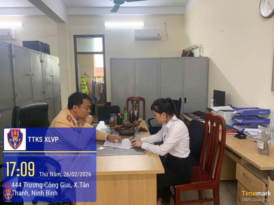 Xử phạt 19 triệu đồng nữ tài xế vi phạm từ phản ánh của người dân qua VNeTraffic